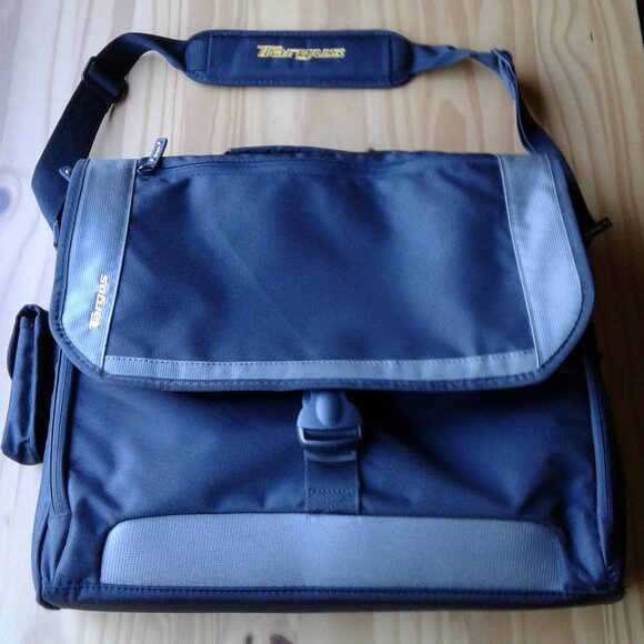 Large Targus Laptop Bag - Picture 1 of 7
